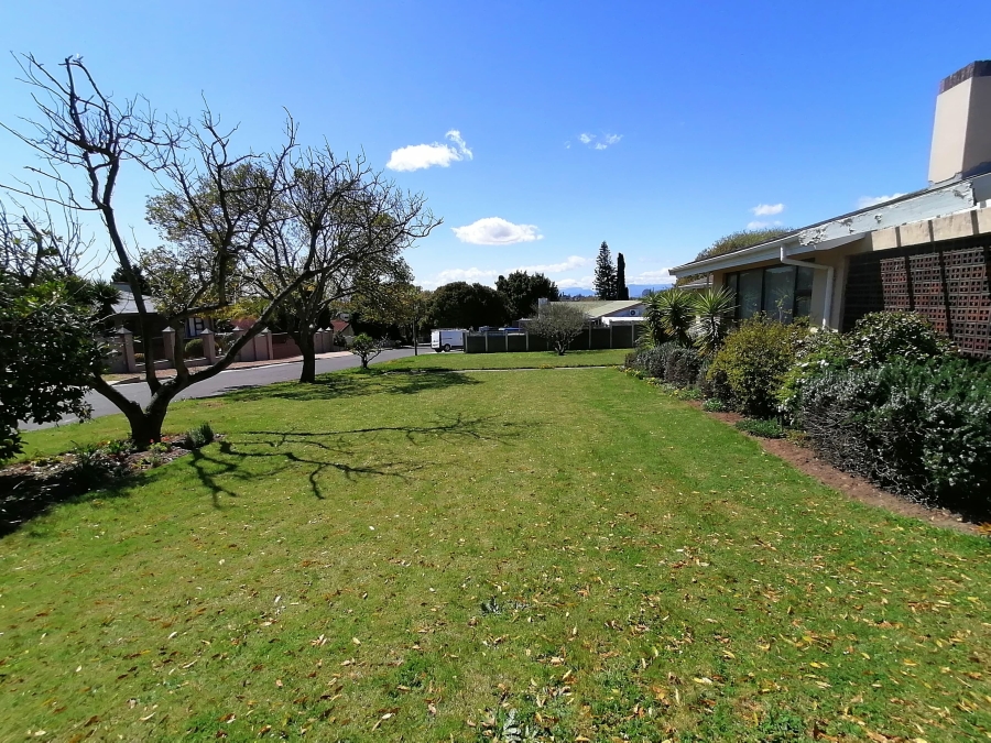 4 Bedroom Property for Sale in Stellenberg Western Cape